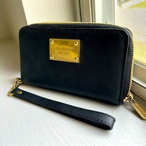 Michael Kors Jet Set Wristlet Wallet Black Gold Zipper